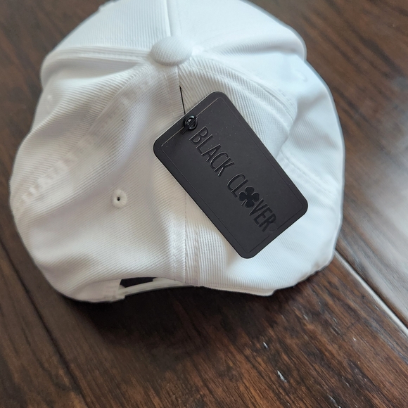 Live Lucky White Baseball Cap.Black Clover hat. White/navy blue. Snapback. - Picture 4 of 8